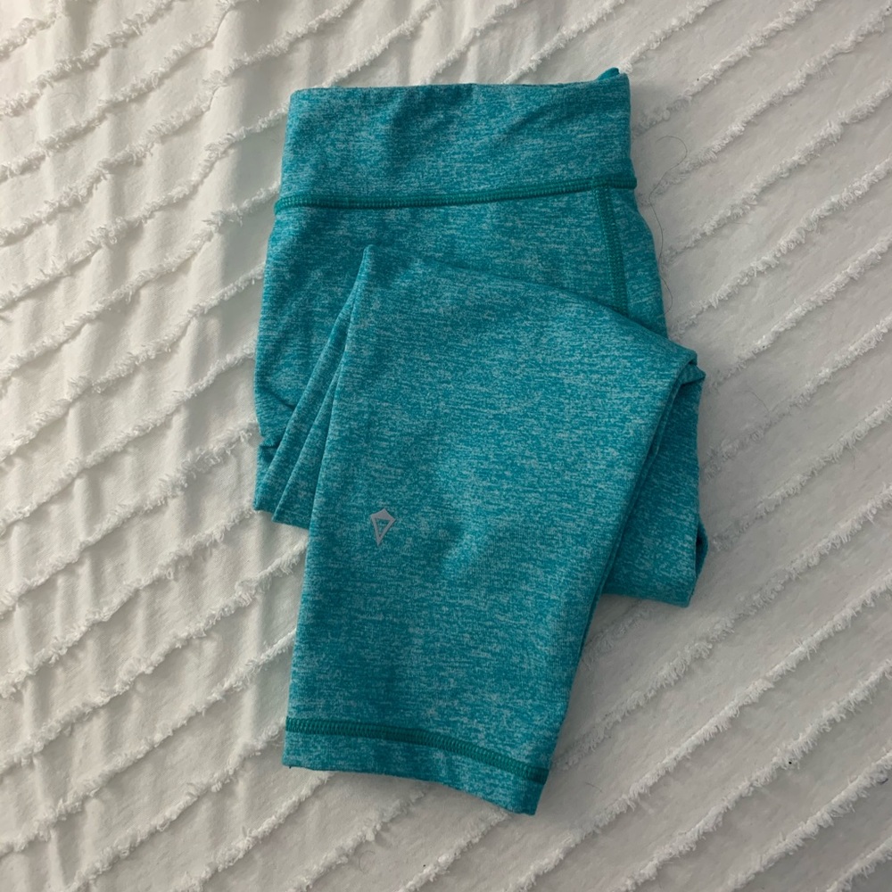 RARE Ivivva/Lulu Lemon cropped leggings